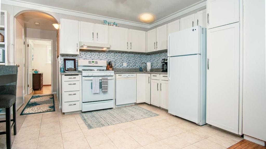 Molokai Island Retreat With Beautiful Ocean Views And Pool - Newly Remodeled! Ualapue