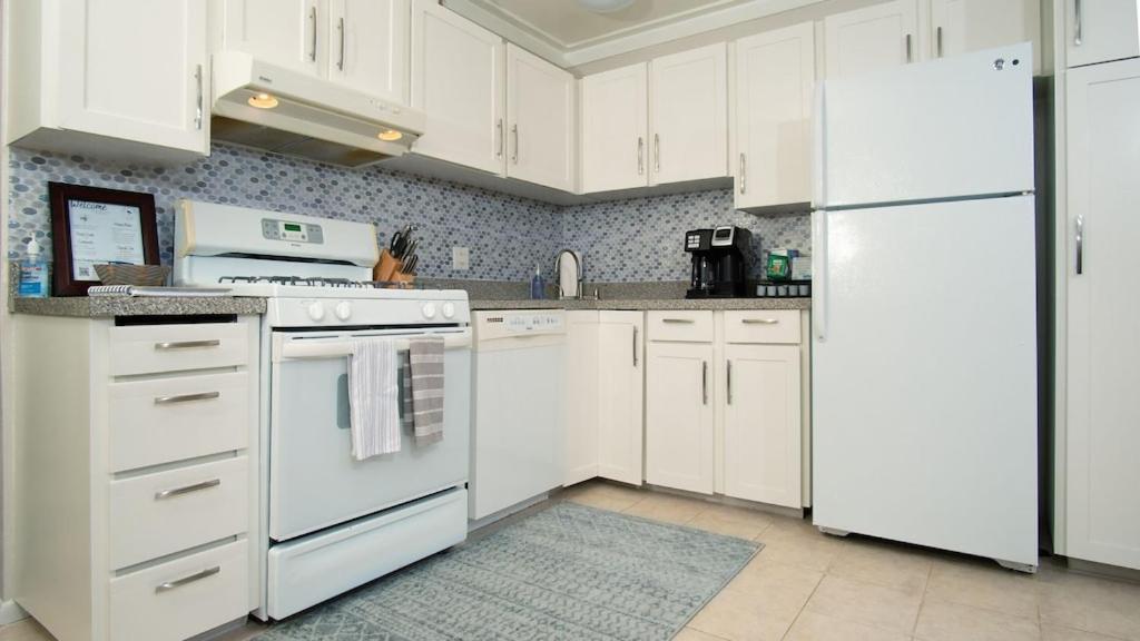 Molokai Island Retreat With Beautiful Ocean Views And Pool - Newly Remodeled! Appartement