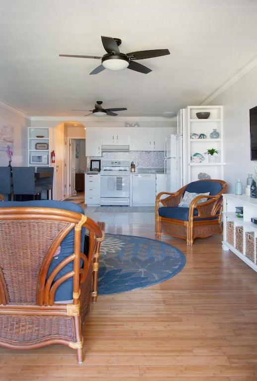 Molokai Island Retreat With Beautiful Ocean Views And Pool - Newly Remodeled! Appartement