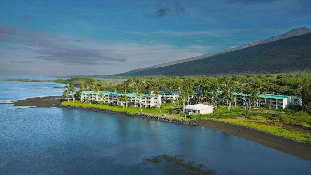 Molokai Island Retreat With Beautiful Ocean Views And Pool - Newly Remodeled!